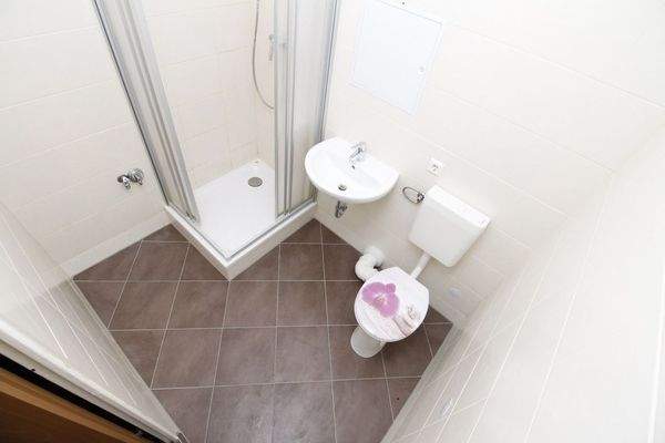 Badezimmer mit Dusche