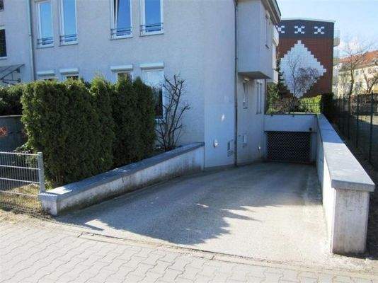 Tiefgarageneinfahrt
