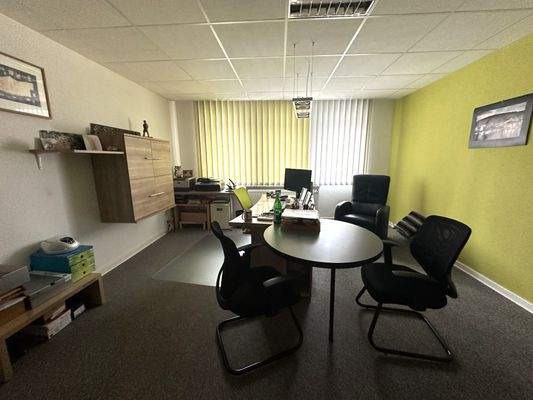 tolles und großes Büro 2.OG links