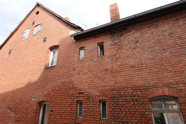 Seitenansicht Zweifamilienhaus mit Anbau