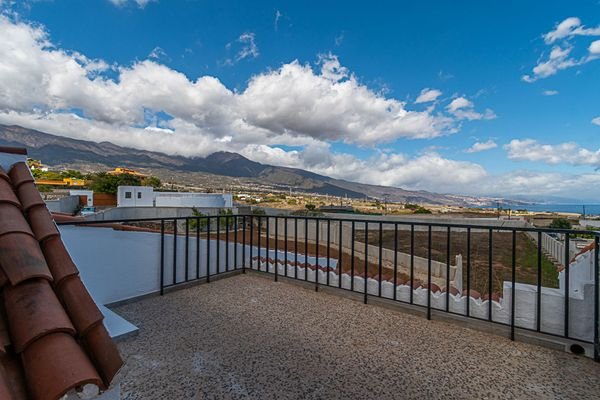 Aussicht von der Terrasse im Obergeschoẞ