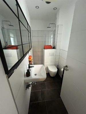 Bad mit Dusche Erdgeschoss