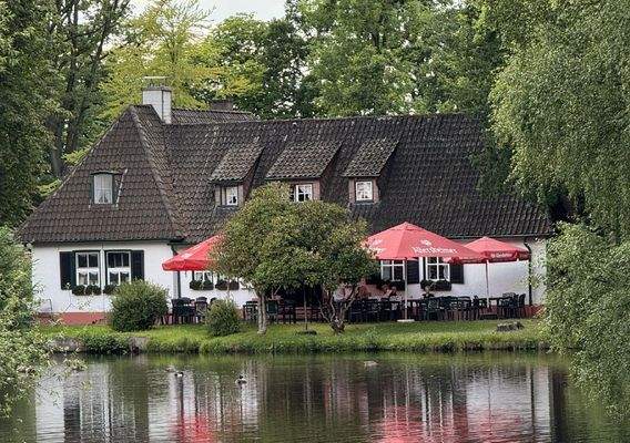 Ansicht mit Teichanlage