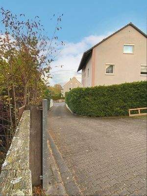 Rückwertige Zuwegung zum Garten - Geh- und Fahrtrecht