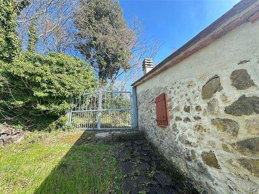 Häuschen mit 2. Toreinfahrt