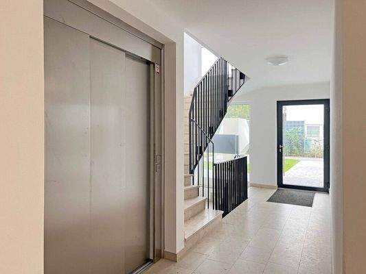 M025-2025_Hausdiele_Personenaufzug