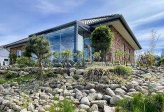 Hausrückseite mit Wintergarten