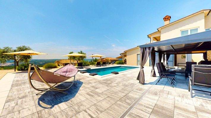 Sitzplatz/Pool - Haus unten