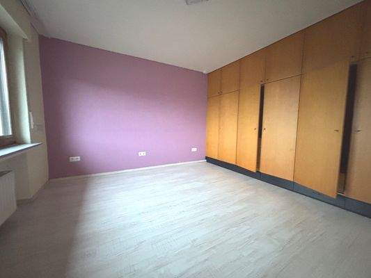 Teilansicht vom Schlafzimmer im Untergeschoss