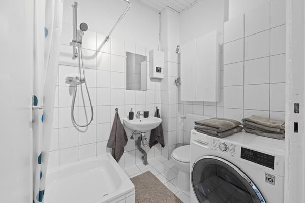bathroo