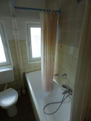 einfaches Badezimmer