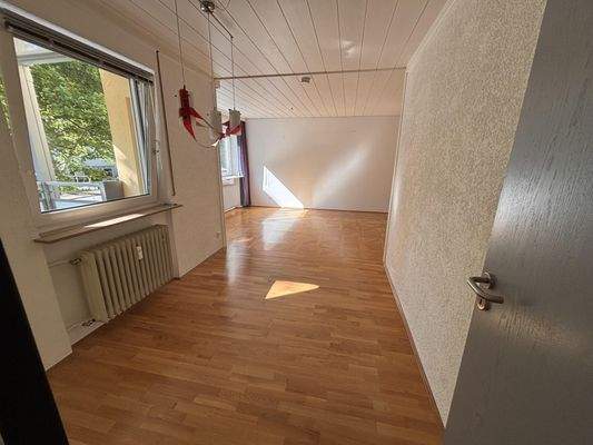 von der Küche Richtung Wohnzimmer