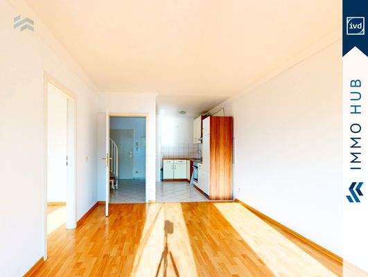 Wohnzimmer mit offener Küche 