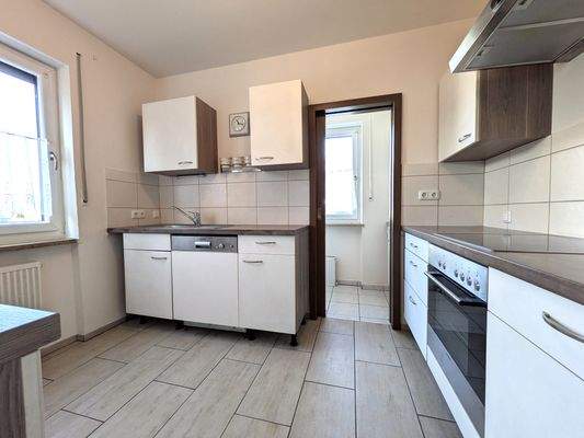 EG Küche mit Blick in Speis