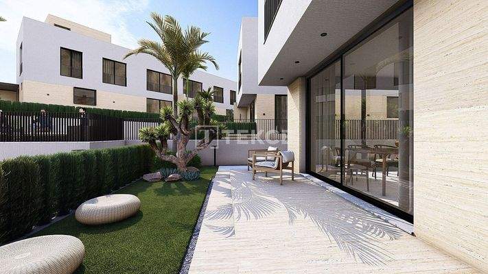 Villas in a Natural Setting Close to the Beach in Antalya Kemerağzı