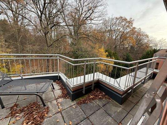 umlaufende Terrasse N.O.S.