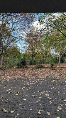 Blick vom Objekt in die Grünanlagen