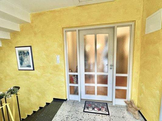 Eingang Hauptwohnung (eigentümerbewohnt) - Obere Etage