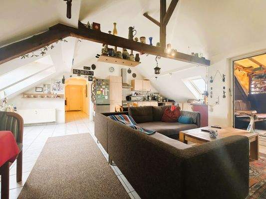 Wohnzimmer / Offene Küche