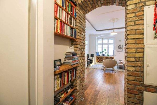 Blick vom Flur in den Wohnbereich