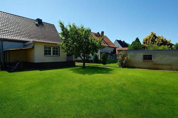 Blick vom Garten aus (digital bearbeitetes Foto)