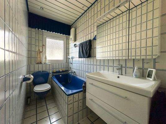 Badezimmer (rechte Wohnung)