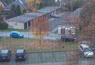 Garagenzeile aus den MFHs gesehen