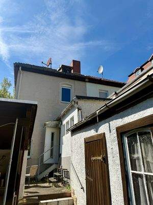 Rückansicht mit Schuppen