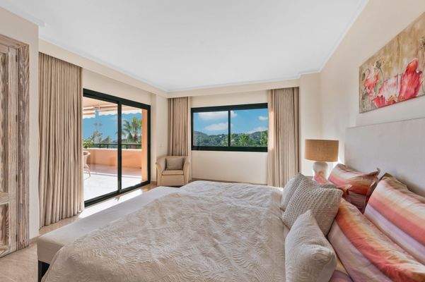 Master bedroom in apartment in Bendinat 2