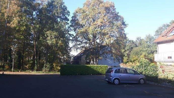 Stellplätze vor dem Haus (+ EUR 30,00)