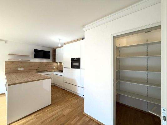 Wohn- / Essküche mit Speis