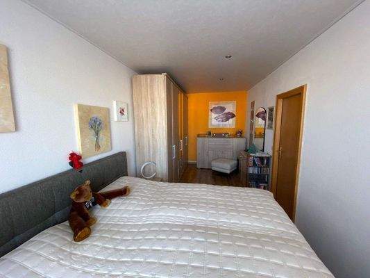 Schlafzimmer, kann übernommen werden (1).jpg