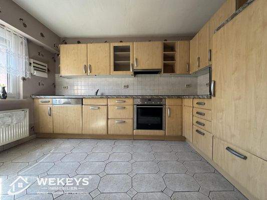 Küche mit Einbauküche