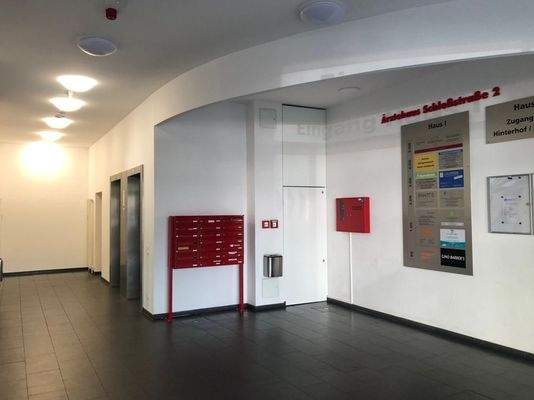 Praxisschilder und Aufzüge