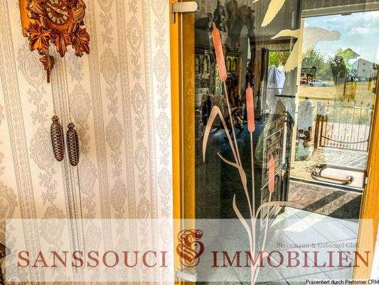 lichtdurchfluteter Eingangsbereich