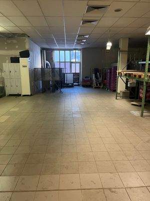 Hauptlagerfläche mit Produktionsfläche