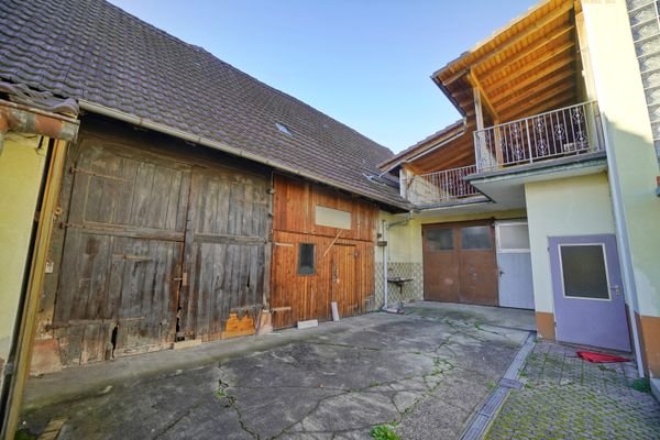 Innenhof, Garage und Scheune