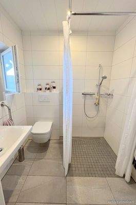 barrierearmes Duschbad im EG