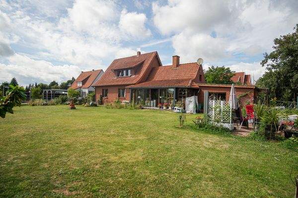 Gartenansicht mit Terrasse