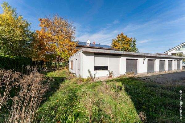 Das angrenzende Grundstück