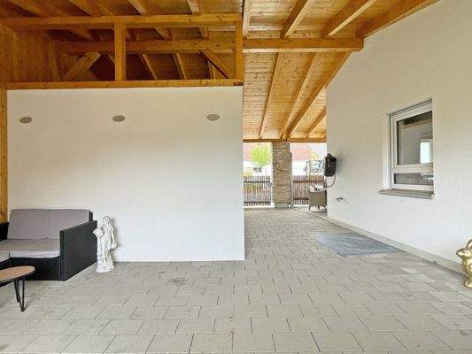 Überdachter Eingangsbereich (1).jpg