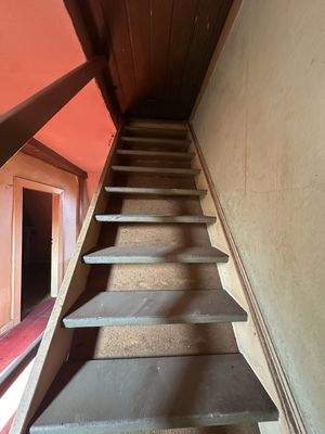 Treppe in den Spitzboden