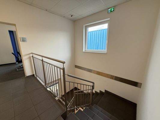 Treppenhaus - alles sehr gepflegt 