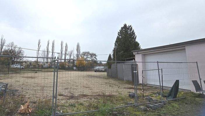 Grundstück mit Garage