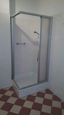 Eckdusche im Badezimmer