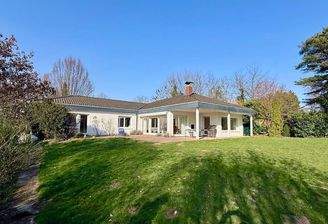 Wohnhaus, ideal auch für Familien, Bungalow-Stil