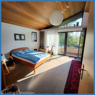 Elternschlafzimmer mit Zugang Balkon