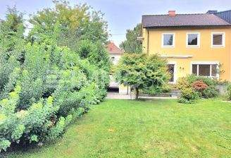 Doppelhaushälfte mit Garten und Garage 
