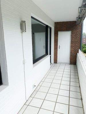 Balkon mit Abstellraum...!!