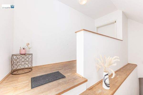 Stiegenaufgang / Zugang zur Dachgeschoss-Wohnung